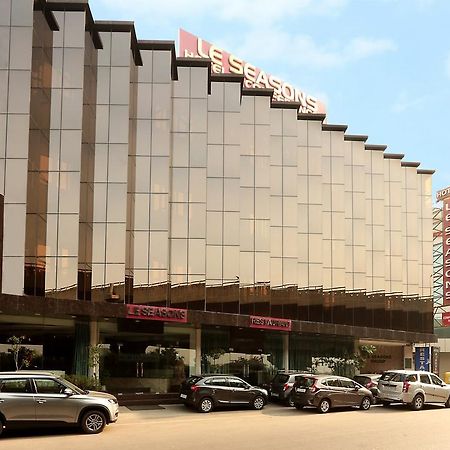 Airport Hotel Le Seasons New Delhi Exterior foto