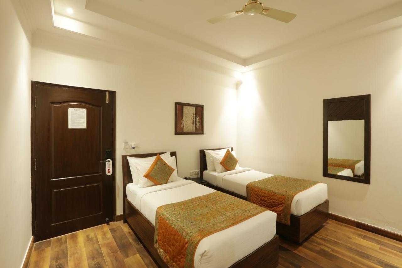 Airport Hotel Le Seasons New Delhi Exterior foto