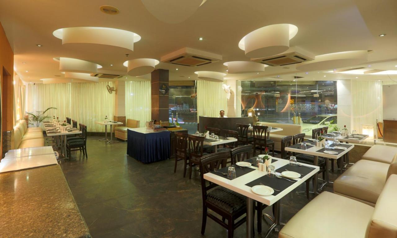 Airport Hotel Le Seasons New Delhi Exterior foto