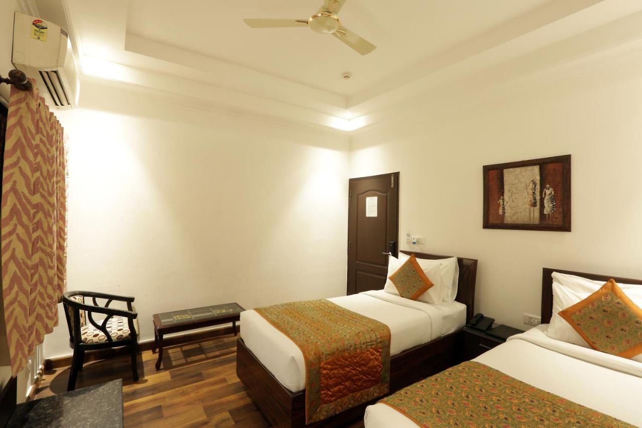 Airport Hotel Le Seasons New Delhi Exterior foto