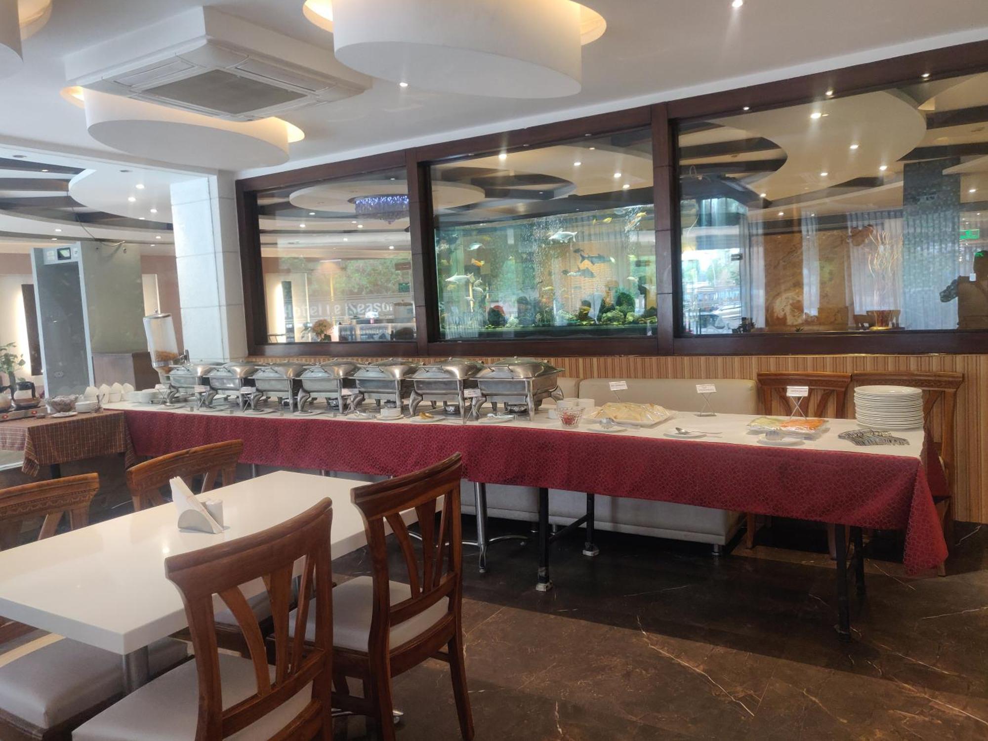 Airport Hotel Le Seasons New Delhi Exterior foto