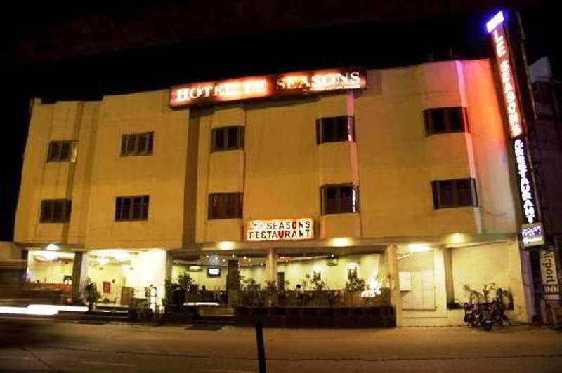 Airport Hotel Le Seasons New Delhi Exterior foto