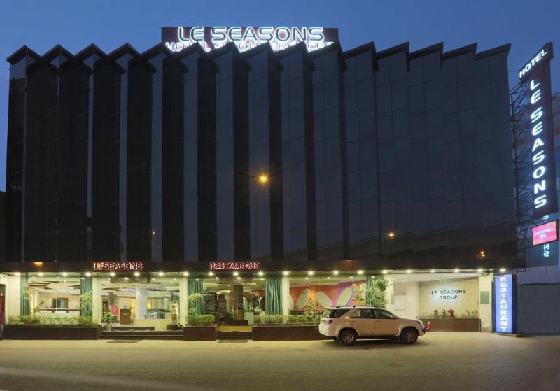 Airport Hotel Le Seasons New Delhi Exterior foto